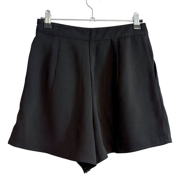TopShop Black Tailored Style Pleat Front Relaxed Fit Dressy Shorts NWT Size 2 - Picture 2 of 9